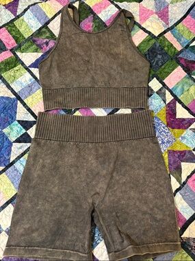 Dark Gray Ribbed-Waist Active Shorts & Crop Top Set